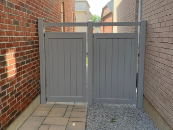 Privacy Gate, Grey